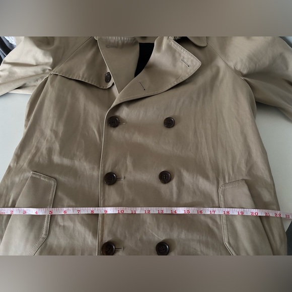 Banana Republic Men's Beige Trench Coat - Picture 7 of 8